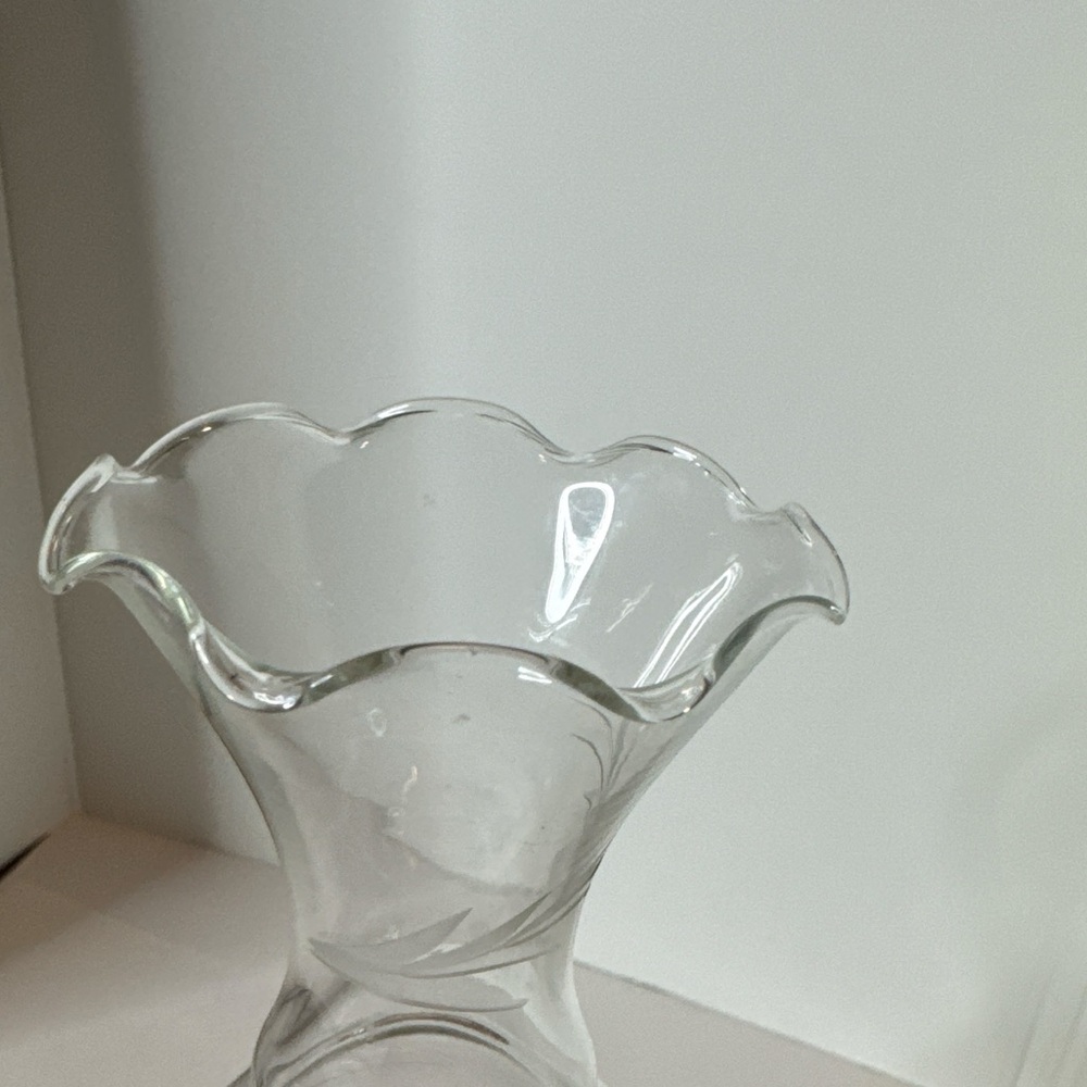 Vintage Princess House Heritage Etched Glass Vase with Copper bottom. (1-L) - Picture 6 of 6
